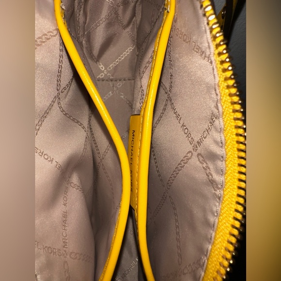 Michael Kors Small Hobo Bag *Authentic* - Picture 6 of 7